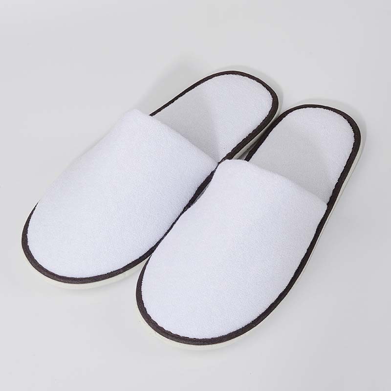 ¿Cuáles son los materiales comunes para las zapatillas de hotel?