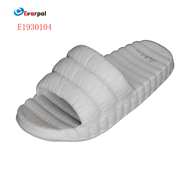 ¿Cómo elegir el material de zapatillas interiores?