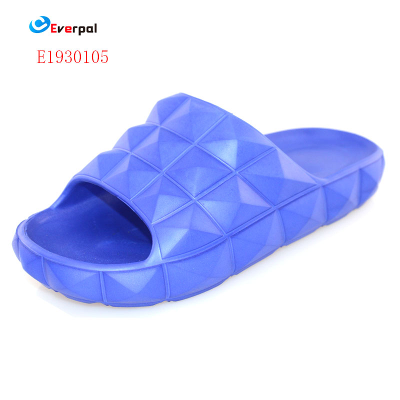 ¿Por qué las chanclas de ducha para hombres se están convirtiendo en la opción de calzado más esencial para la comodidad y la higiene modernas?