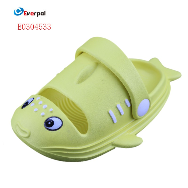 ¿Cómo pueden las pantuflas con punta cerrada para niños Fish Design hacer que el calzado de interior para niños sea más cómodo y divertido?
