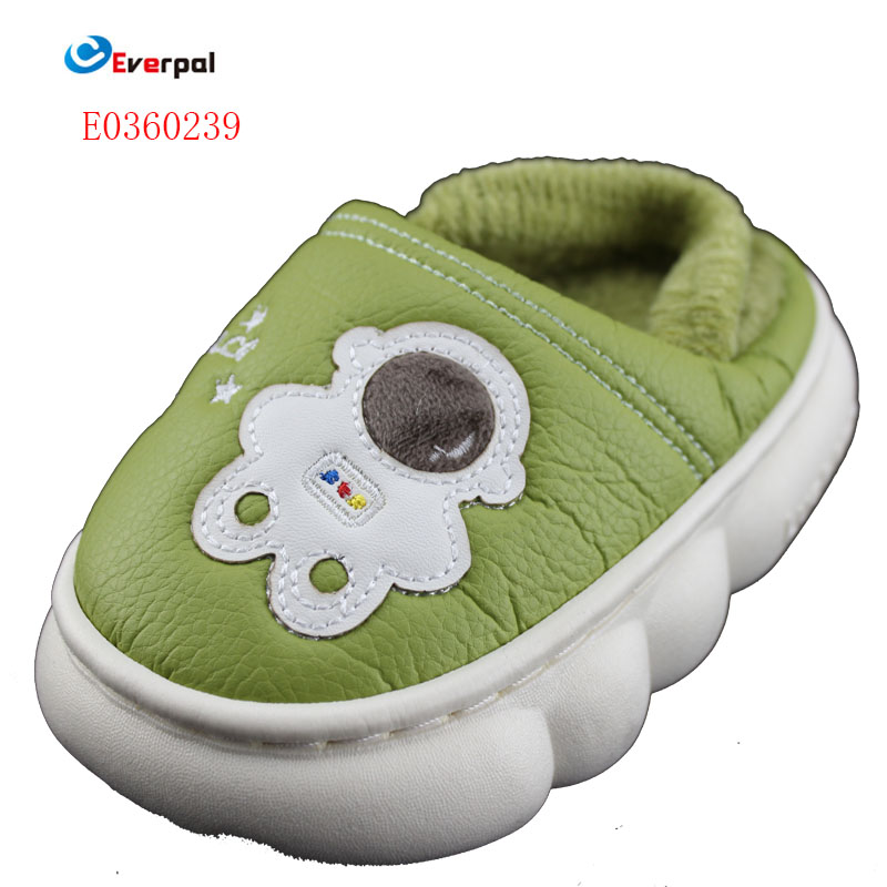 Pantuflas cálidas de invierno para niños Spaceman