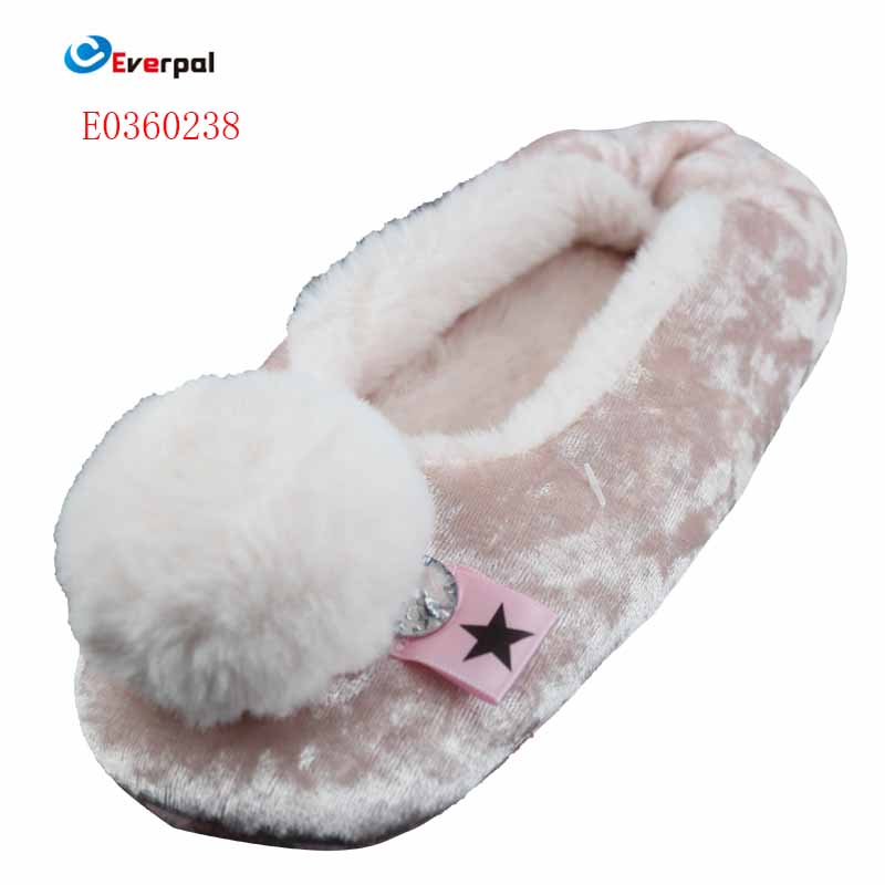 Pantuflas cálidas y acogedoras para niños.